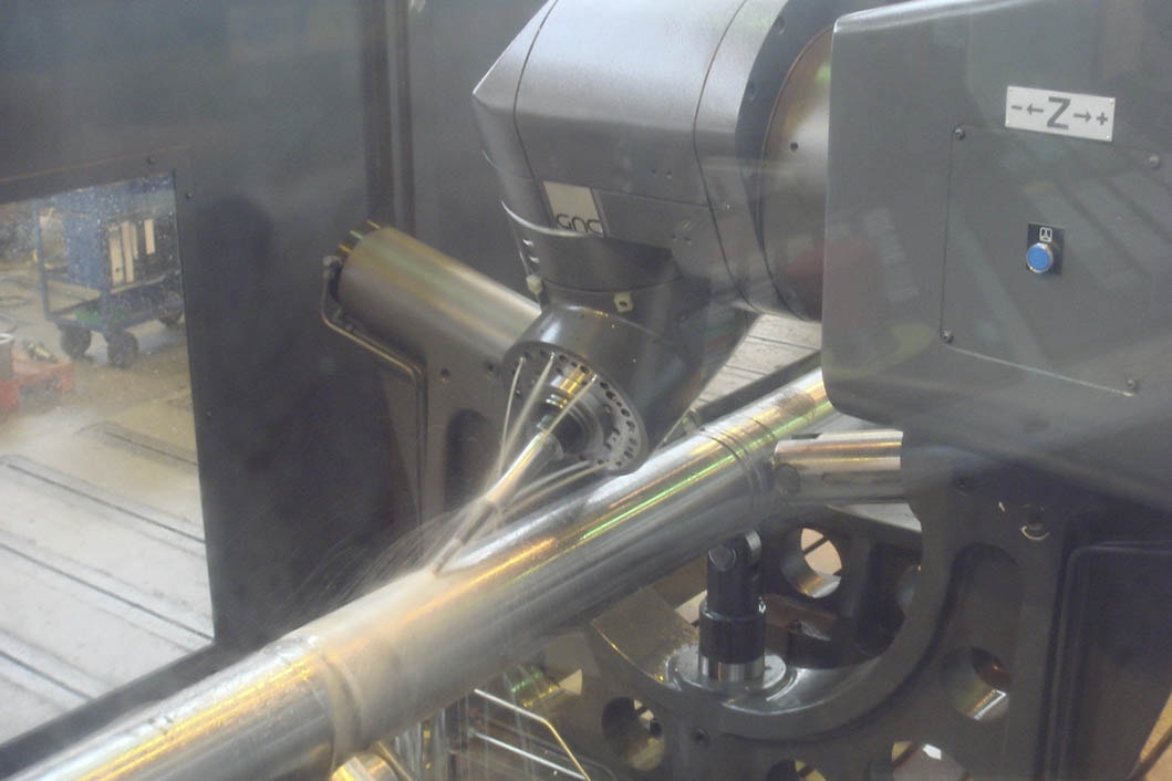 Milling machines for machining artillery guns Nicolás Correa